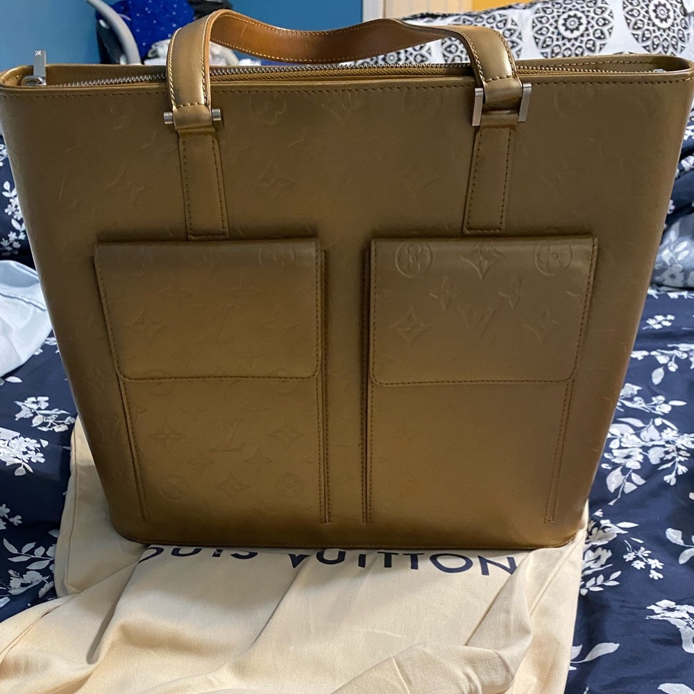Louis Vuitton Wilwood tote in great condition